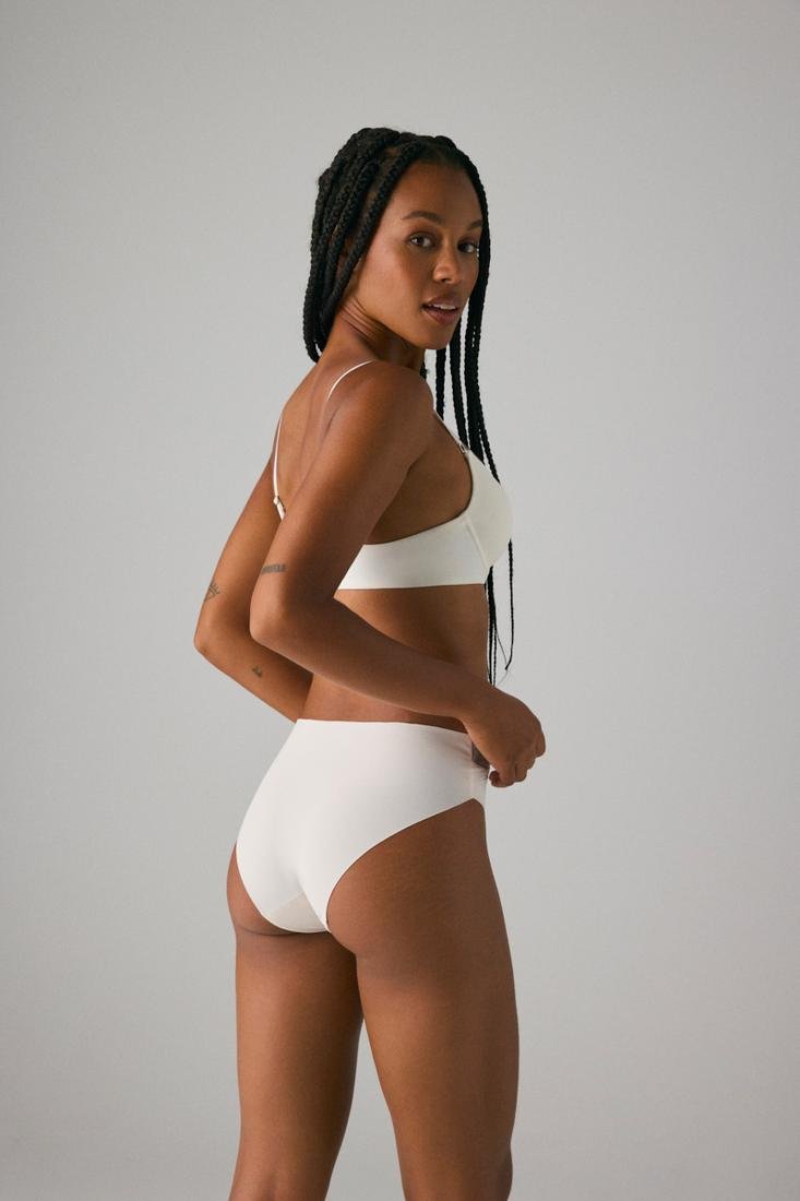 Cueca Cortada a Laser, com Renda - YSABEL MORA