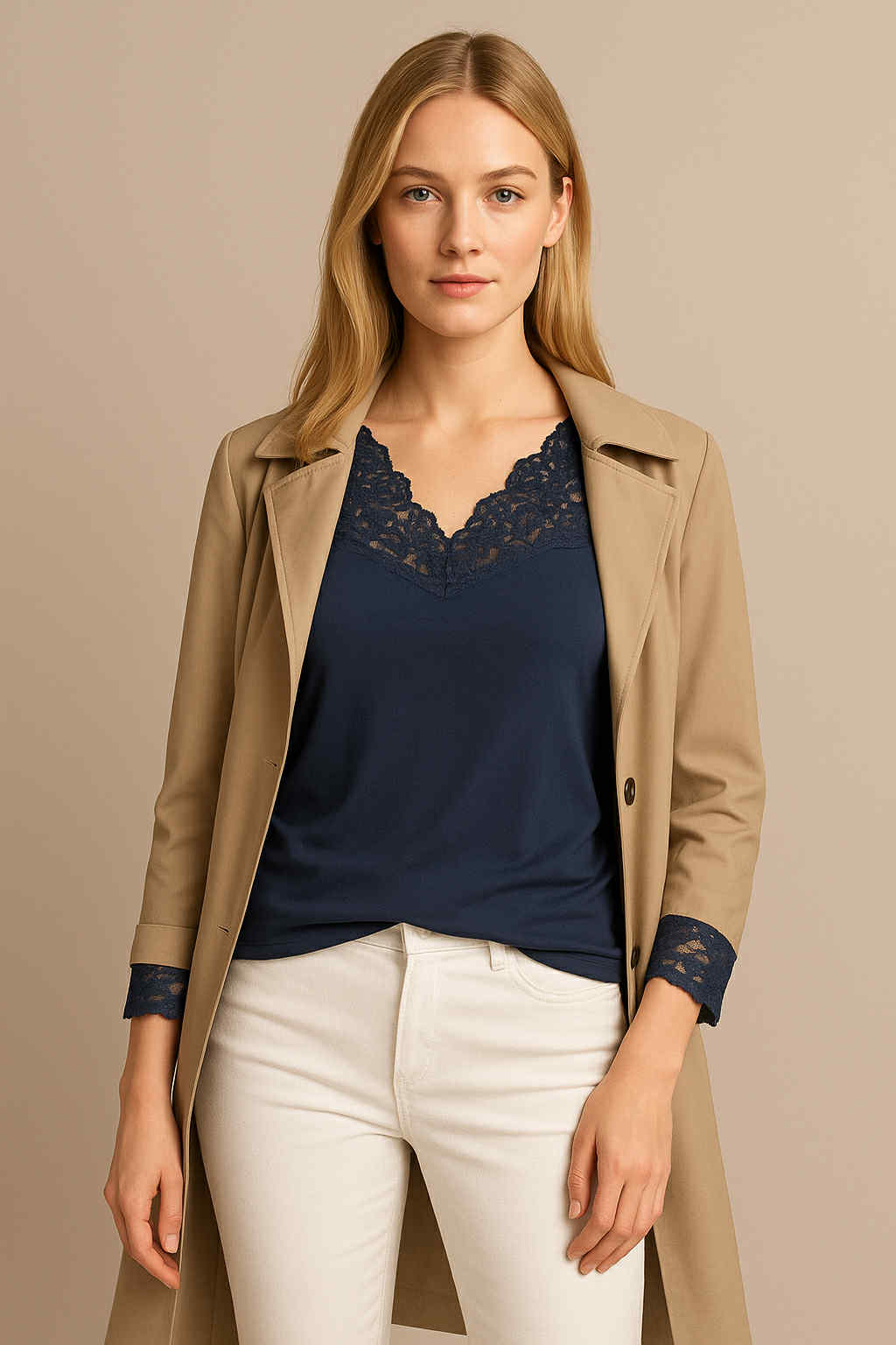 Camisola com Renda com Decote em Bico