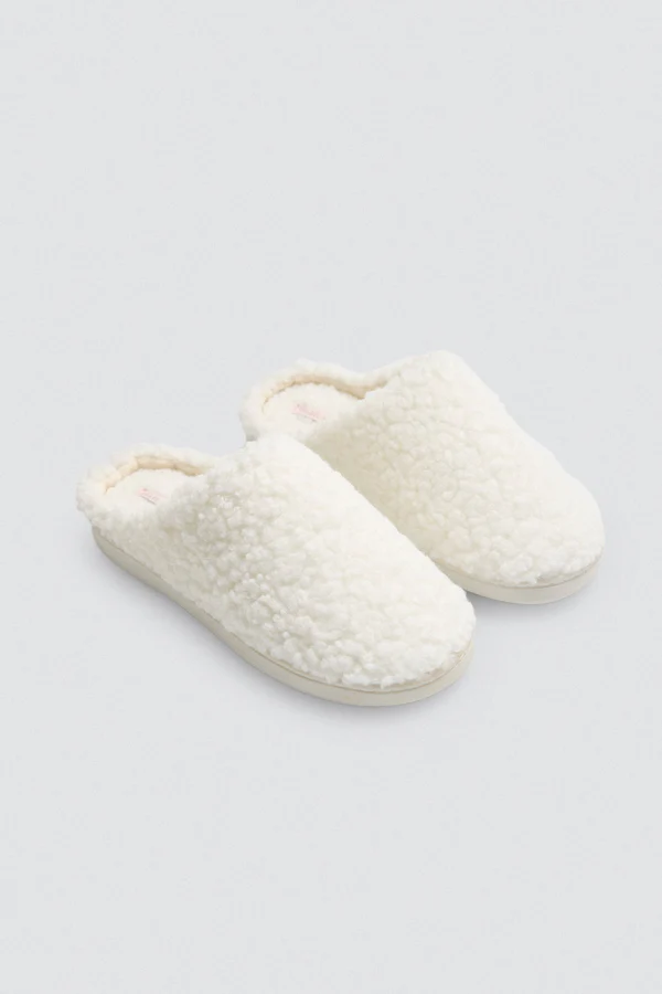 Chinelo de Pele de Carneiro