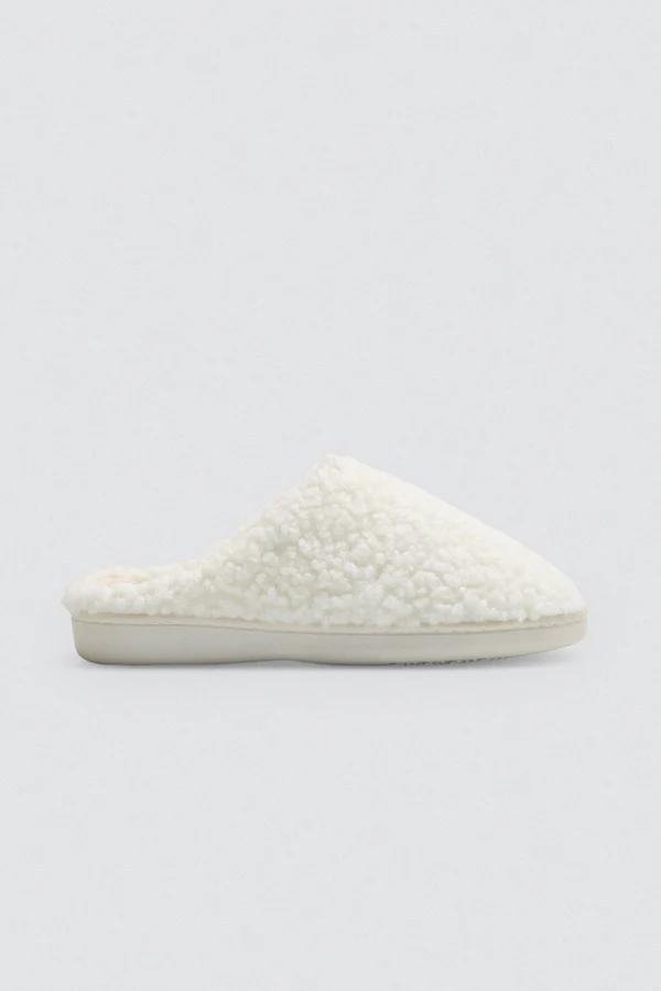 Chinelo de Pele de Carneiro